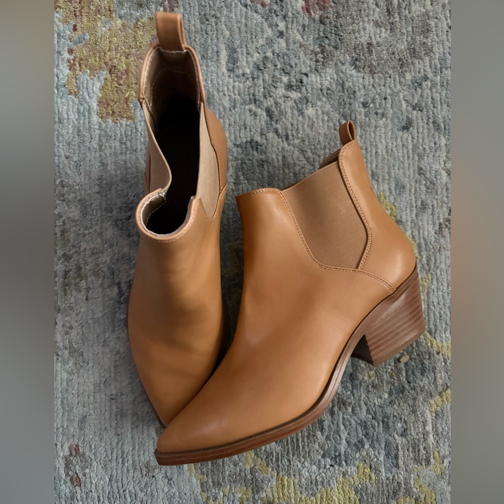 Universal thread western boots